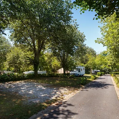Kemp Camping De Mosqueros Salies-de-Béarn